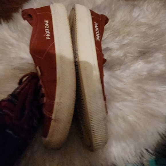 Cariuma Pantone Rust lace up sneakers 9 - Picture 7 of 14